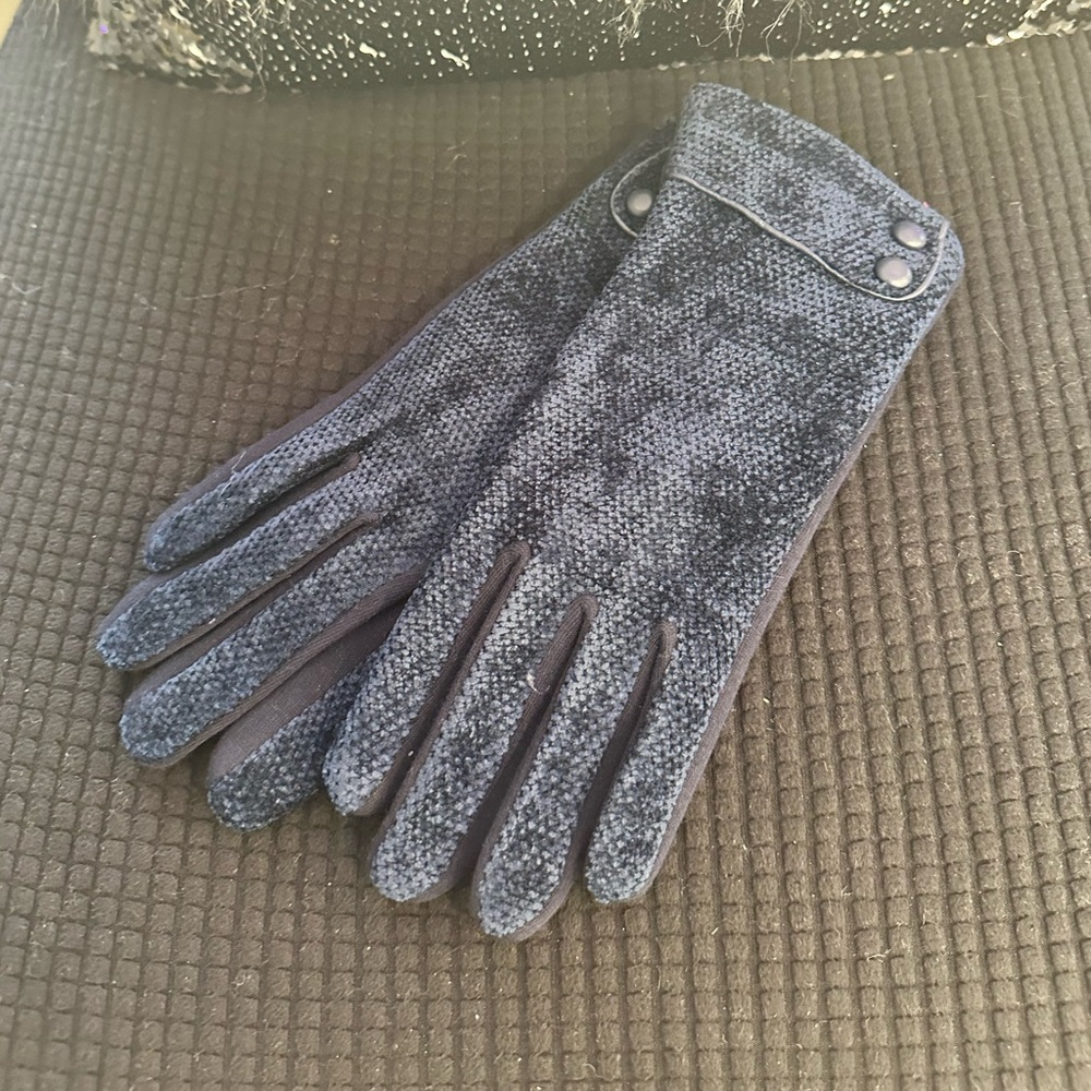 Navy blue winter gloves